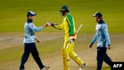 گلین میکسویل کو میچ اور سیریز کا بہترین کھلاڑی قرار دیا گیا ہے۔