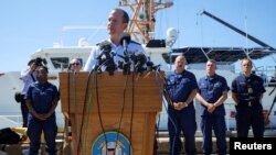 Laksamana Muda John Mauger, komandan Distrik Penjaga Pantai Pertama AS, berbicara selama konferensi pers di Boston, Massachusetts, AS, Kamis 22 Juni 2023.