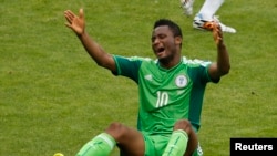 Le Nigérian John Obi Mikel lors du match de Coupe du monde contre l'Argentine au stade Beira Rio à Porto Alegre le 25 juin 2014.