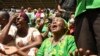 Des femmes pleurent le président tanzanien John Magufuli lors des funérailles nationales au stade Uhuru de Dar es Salaam, le 20 mars 2021.