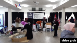 Kerja bakti "Spring Cleaning" menyambut Ramadan di IMAAM Center, Silver Spring, Maryland, April 2019. (Foto: VOA/Videograb)