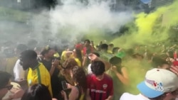 جشن شادی هواداران فوتبال در شهر ونکوور