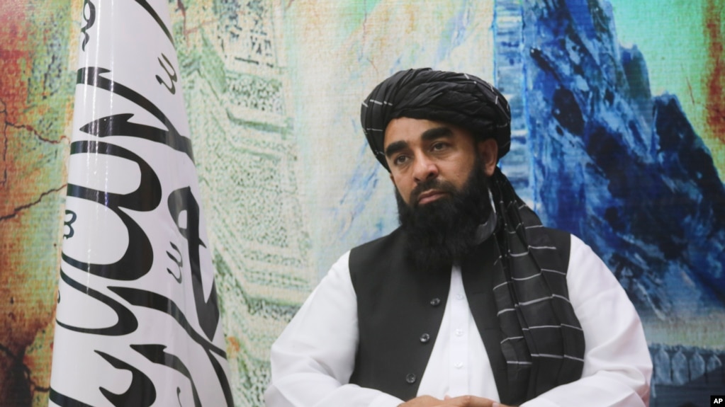 资料照片：塔利班发言人穆贾希德在阿富汗坎大哈接受采访。（2023年8月14日）(photo:VOA)