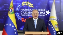 Fotografía difundida por el Ministerio del Interior y Justicia de Venezuela que muestra al ministro del Interior de Venezuela, Diosdado Cabello, hablando durante una conferencia de prensa en Caracas el 6 de enero de 2025.