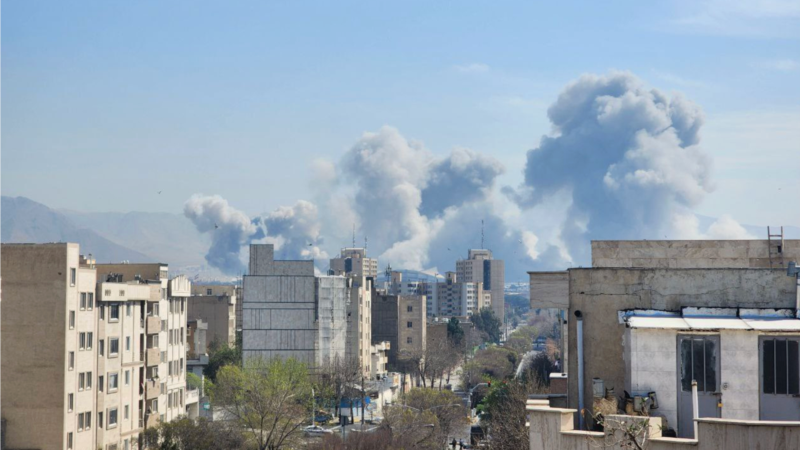 ارتش اسرائیل: ما به اجزای رژیم سرکوب و ترور ضربه می‌زنیم، نه به شهروندان ایران