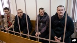 Zarobljeni ukrajinski mornari tokom suđenja u Moskvi, april 2019. 