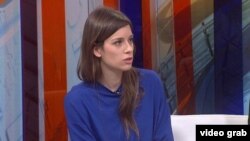 Ksenija Radovanović, aktivistkinja "Ne davimo Beograd", tokom gostovanja u studiju regionalne televizije N1 u Beogradu. (Foto: vebsajt N1)