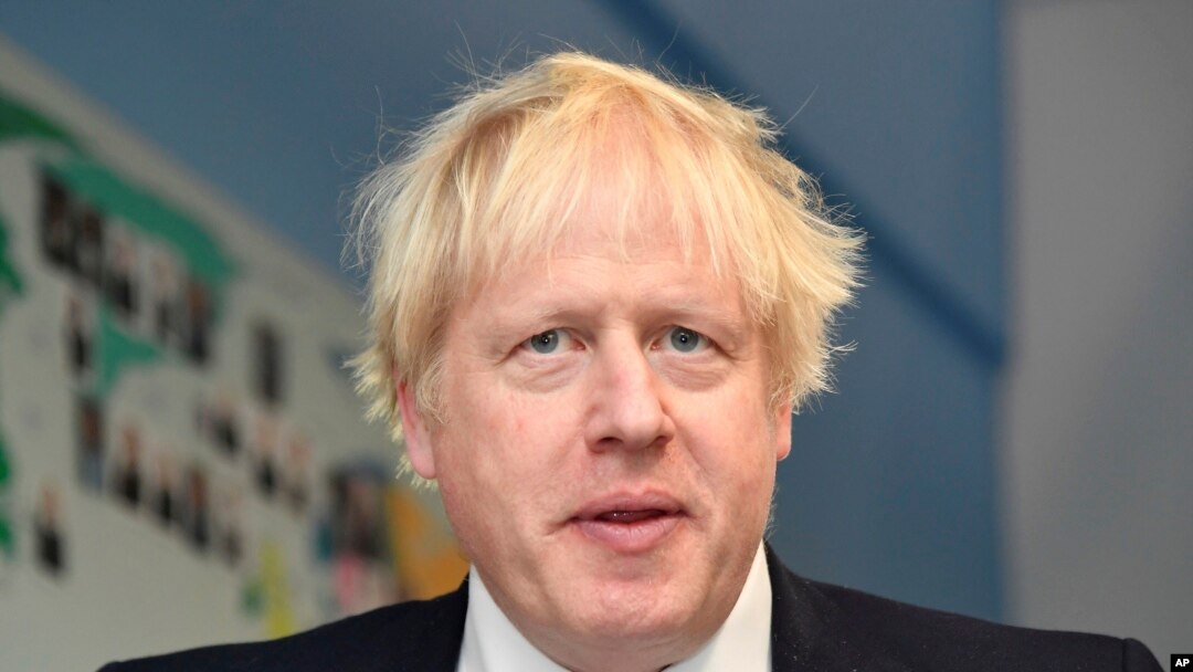 Perdana Menteri Inggris Boris Johnson mengunjungi Pimlico Primary School di London, 10 Juli 2018. (Foto: Associated Press)