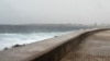 Imagen del Malecón frente al mar mientras el huracán Rafael se acerca a La Habana, Cuba, 6 de noviembre de 2024.