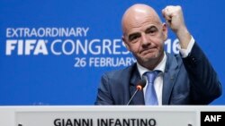 El presidente de la FIFA, Gianni Infantino, dice que los acusados abusaron de la confianza de la que gozaban en el ente rector del fútbol mundial.
of Switzerland during a press conference after the second election round during the extraordinary FIFA congress in Zurich, Switzerland, Feb. 26, 2016.