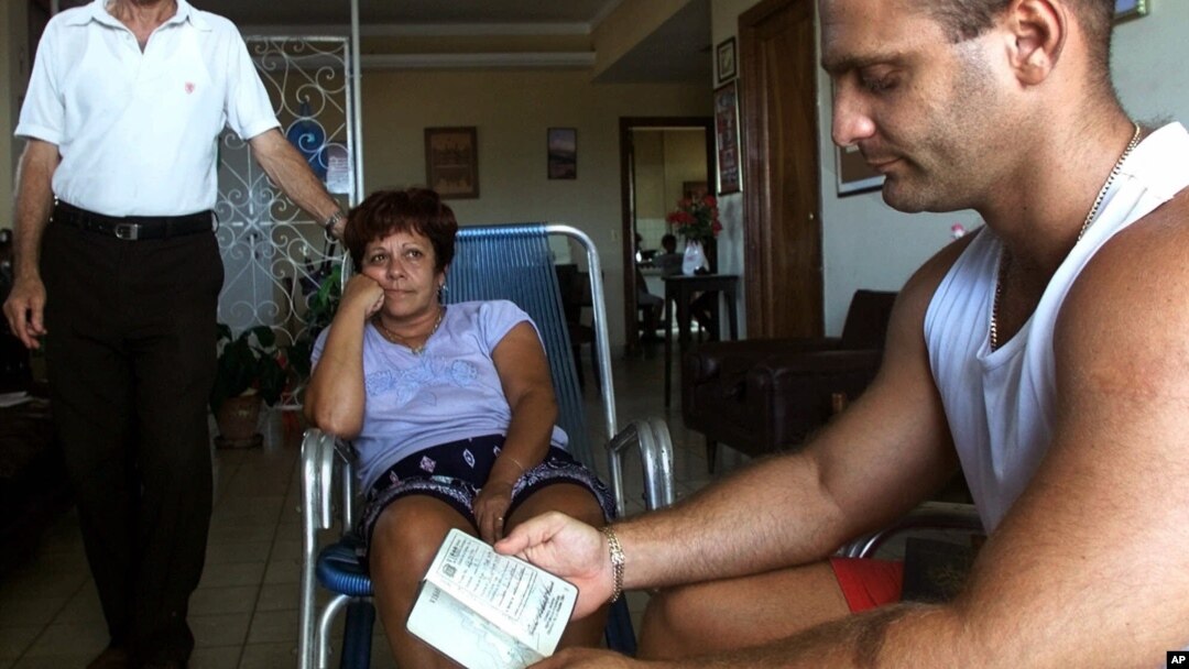 Chính phủ Cuba cho biết sẽ không còn đòi hỏi người dân xin thị thực xuất cảnh nếu họ muốn du hành ra nước ngoài