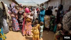 Perempuan di Kaduna, Nigeria merayakan rencana perkawinan Basira Bello (14 tahun) dengan Salihu Amiru yang 20 tahun lebih tua. (C. Oduah/VOA)