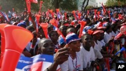 Des Supporters du candidat de l'opposition Nana Akufo-Addo lors du dernier meeting, Accra, 5 Decembre, 2012. 