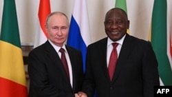 Shugaban kasar Russian Vladimir Putin da shugaban kasar Afirka ta Kudu Cyril Ramaphosa