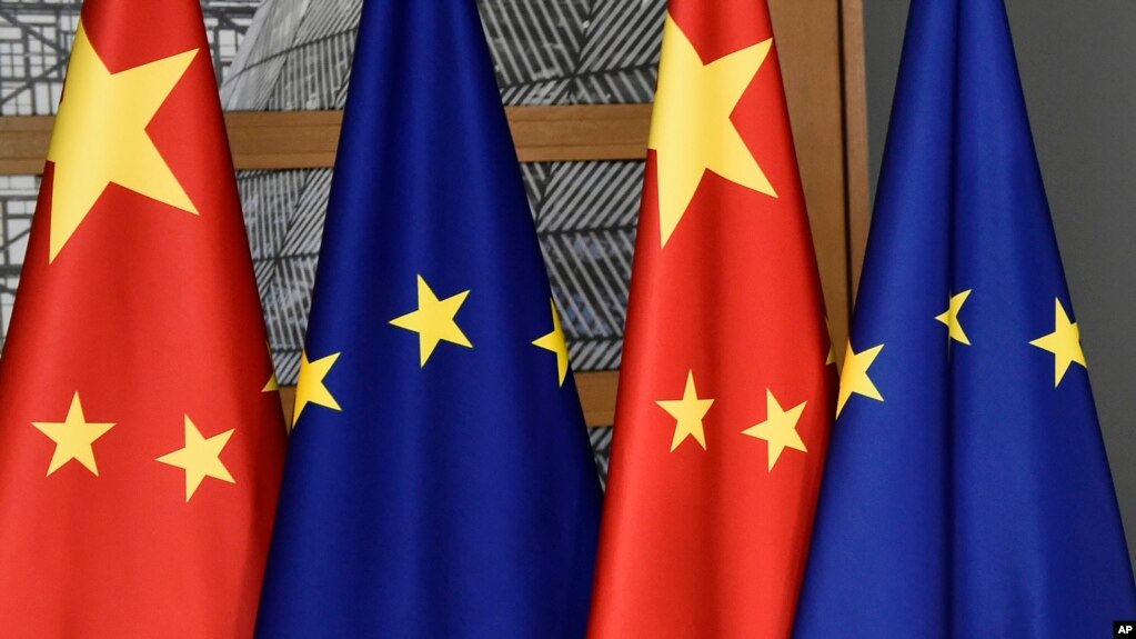欧盟与中国旗帜(photo:VOA)