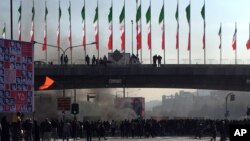 ایران میں پیٹرولیم کی قیمت میں اضافے کے خلاف شروع ہونے والا احتجاج حکومت مخالف تحریک کا رنگ اختیار کرگیا تھا۔