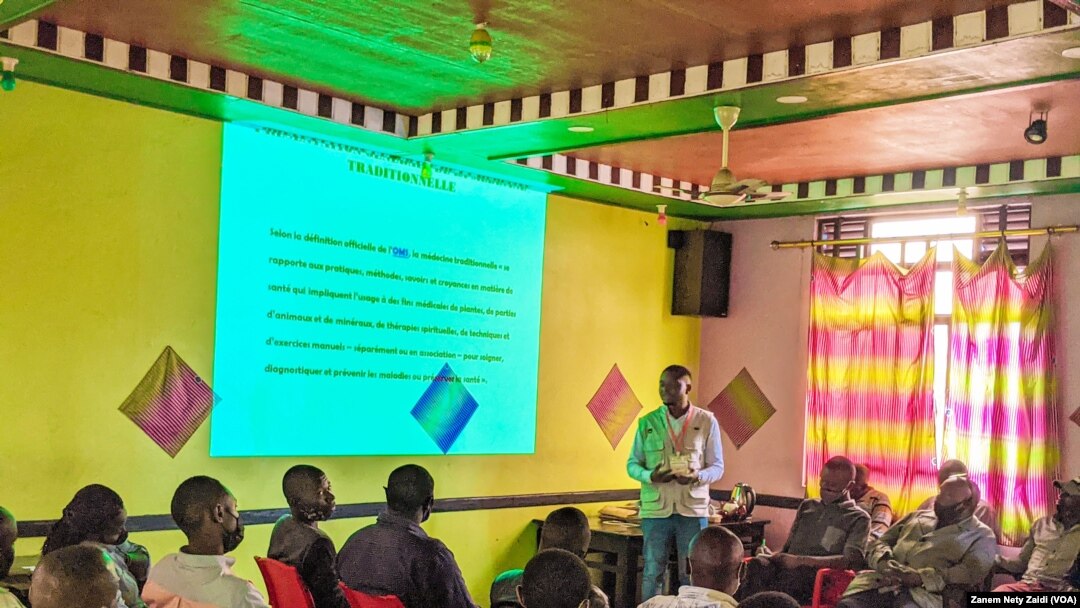 Les tradipraticiens et autres participants, dans une conférence à l'occasion de la journée internationale de médecine traditionnelle à Goma, le 31 Août 2021. 