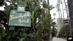 Pintu masuk Beverly Hills Hotel di Beverly Hills, California. (Foto: Dok) 