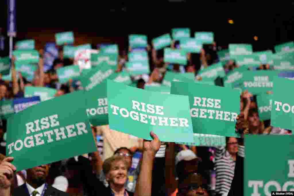 Guyyaa duraa (kaleessa) Kora-Sabaa paartii Demokiraatii &nbsp;Filadalfiyaatti Adooleessa 25, 2016 (A. Shaker/VOA)