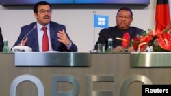 OPEC President Qatar's Energy Minister Mohammed bin Saleh al-Sada and OPEC Secretary General Mohammad Barkindo address a news conference after a meeting of the Organization of the Petroleum Exporting Countries (OPEC) in Vienna, Austria, Nov. 30, 2016. 