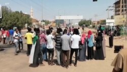 Soudan: la contestation du putsch continue, défection d'ambassadeurs