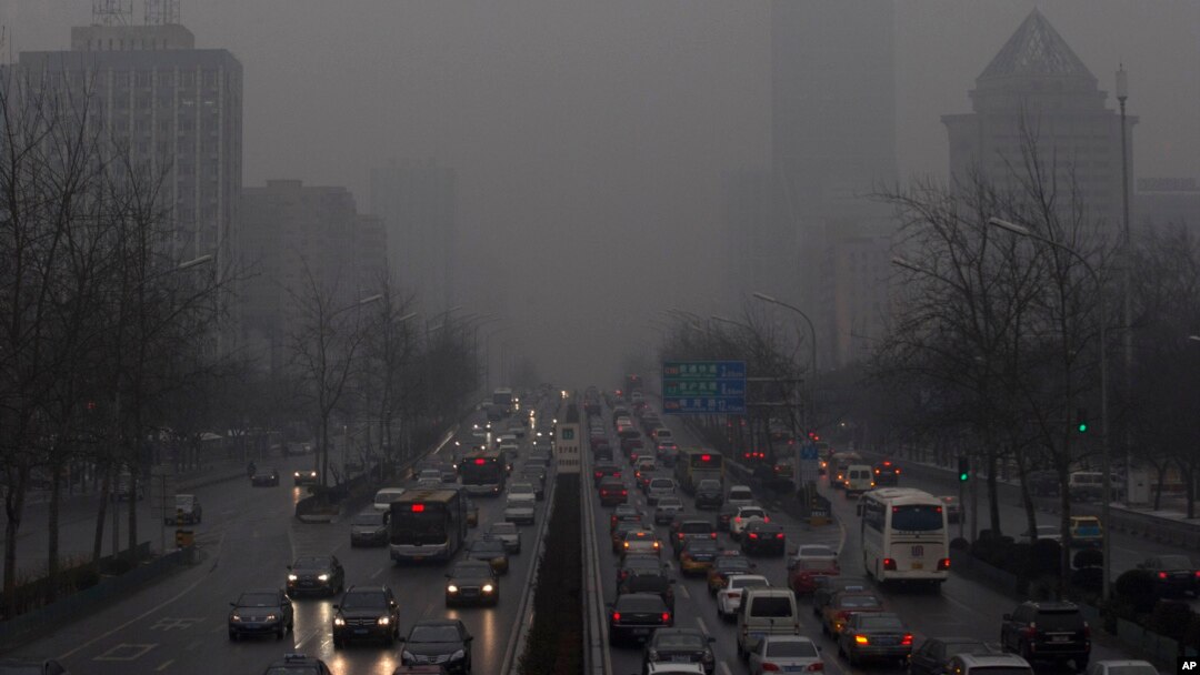 Kabut asap menyelimuti Beijing akibat polusi. 