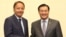 강창희 한국 국회의장(오른쪽)이 23일 의장접견실에서 국회 초청으로 한국을 방문 중인 장 피에르 벨 프랑스 상원의장과 만나 악수하고 있다. 