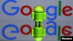 Cetakan 3 Dimensi Maskot Android, Bugdroid di depan logo Google. (Foto: Ilustrasi)