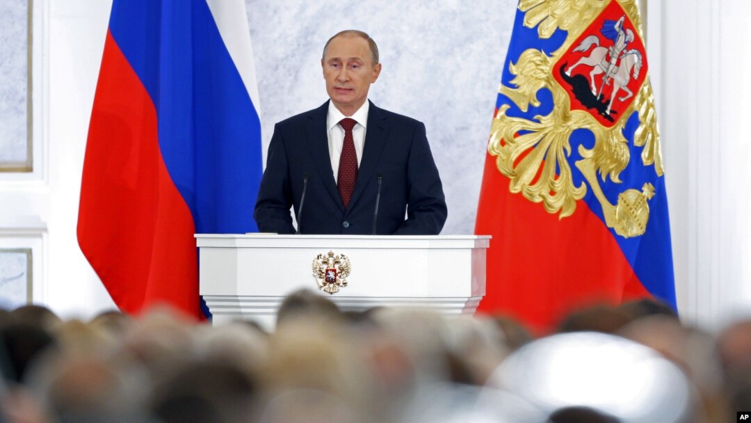 Presiden Rusia Vladimir Putin memberikan pidato nasional yang menegaskan penolakan Rusia atas "kuliah demokrasi" dan campur tangan masalah dalam negeri Rusia oleh negara atau pihak asing (foto: dok).