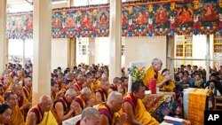 ༸གོང་ས་མཆོག་དབུ་བཞུགས་ཐོག་རྔ་པའི་འདས་གསོན་རྣམས་ཀྱི་ཆེད་དུ་སྨོན་ལམ་མཆོད་འབུལ།
