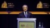 PM Malaysia Mahathir Mohamad memberikan pidato pada pembukaan KTT Islam di Kuala Lumpur Summit, Malaysia, Kamis (19/12). 