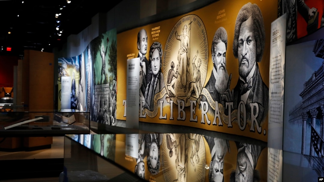 Pameran tentang perbudakan dan alkitab di AS dipajang di dalam Museum Alkitab, Senin, 30 Oktober 2017, di Washington.