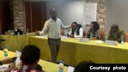 Kirubel Tesfaye teaches a fact-check session in Ethiopia, as part of a series that involved four rounds in Addis Ababa, two rounds in Dire Dawa and two rounds in Arbaminch during March and April 2024. (Photo courtesy of HaqCheck)