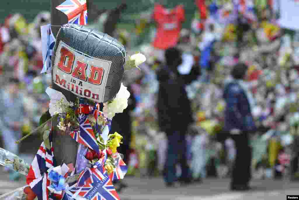 Messages are seen with flowers at the scene of the killing of British soldier Lee Rigby in Woolwich, southeast London. Rigby was killed on a busy London street near an army barracks last week. 