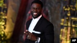 Kevin Hart publicó un tuit pidiendo disculpas a la comunidad LGBTQ por sus palabras en la madrugada del viernes 7 de diciembre de 2018.