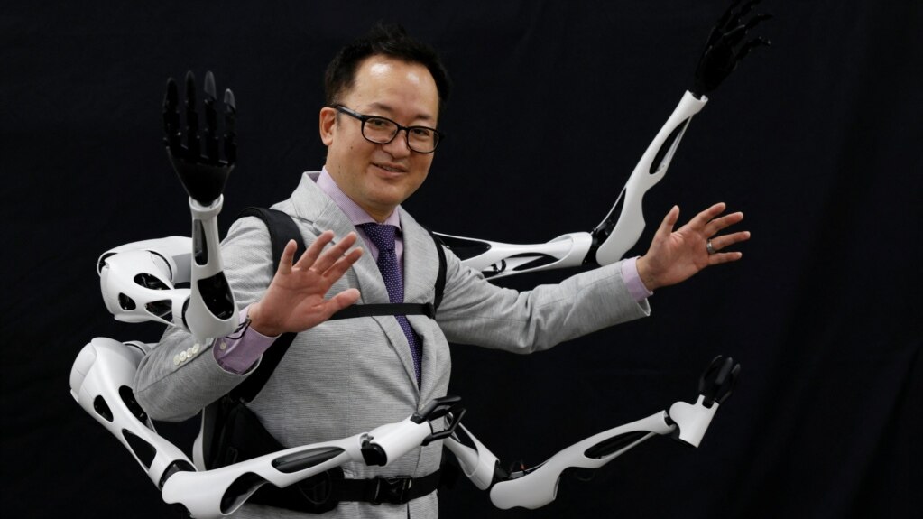 Japanese Researchers Develop Wearable Robot Arms