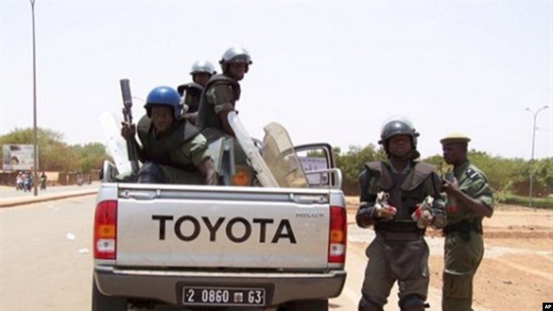 Anti-riot gendarmes prepare during a demonstration by some 300 shopkeepers near the Ouagadougou "Rood Wooko" great market, Burkina Faso, April 16, 2011