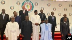 Viongozi wa nchi wanachama wa ECOWAS baada ya mkutano wa dharura mjini Abuja kuhusu mapinduzi ya kijeshi nchini Niger, Julai 30, 2023.