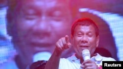 Ứng cử viên tổng thống Philippines, thị trưởng Thành phố Davao Rodrigo Duterte, phát biểu trong một buổi mít-tinh ở Manila, ngày 1 tháng 5 năm 2016.