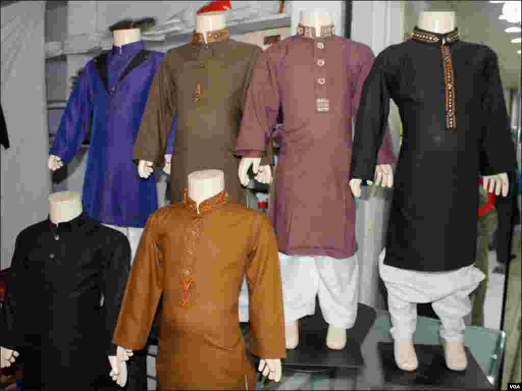 نوجوانوں میں گہرے رنگ اور کڑھائی والے شلوار قمیض اور کرتے مقبول ہیں