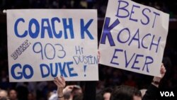 Los fanáticos de la Universidad Duke celebran a Mike Krzyzewski como el mejor entrenador de todos los tiempos.