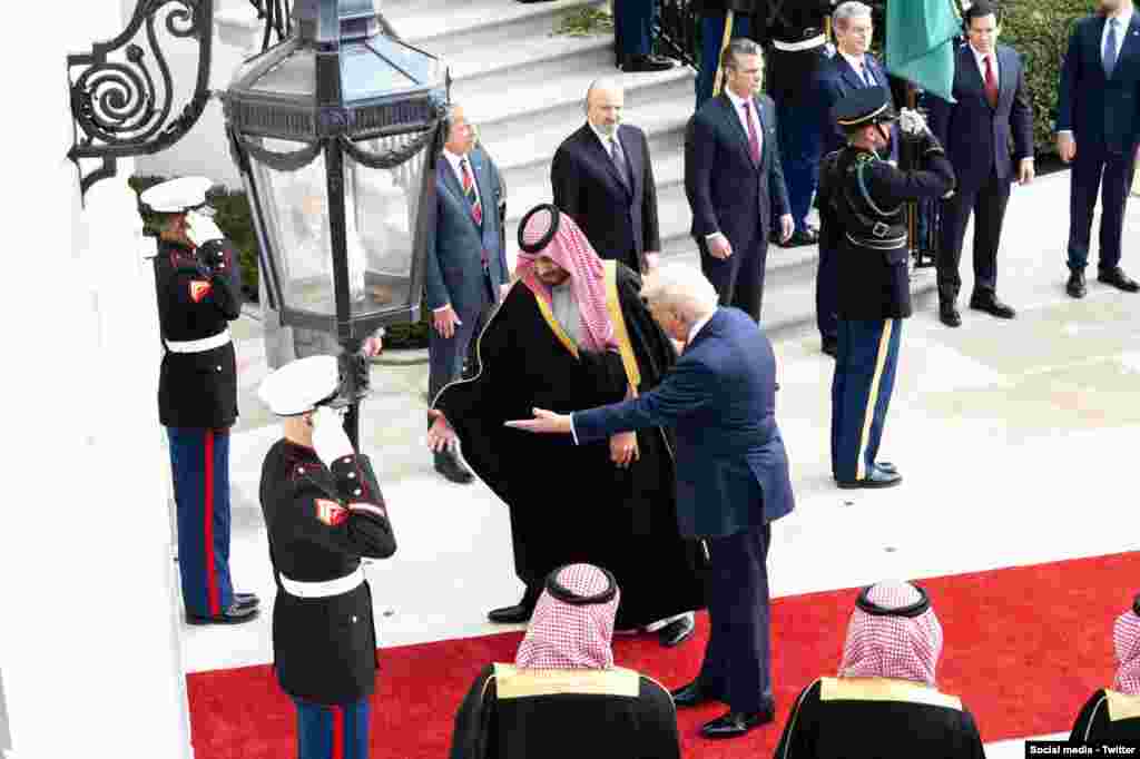 دونالد ترامپ، و بن سلمان برروی فرش قرمز کاخ سفید.