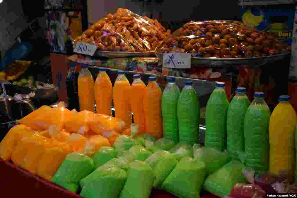 شەربەت بە تام جۆراو جۆر ئامادەدەكرێت و بە ئێواراندا ڕۆژووانان دەیكڕن