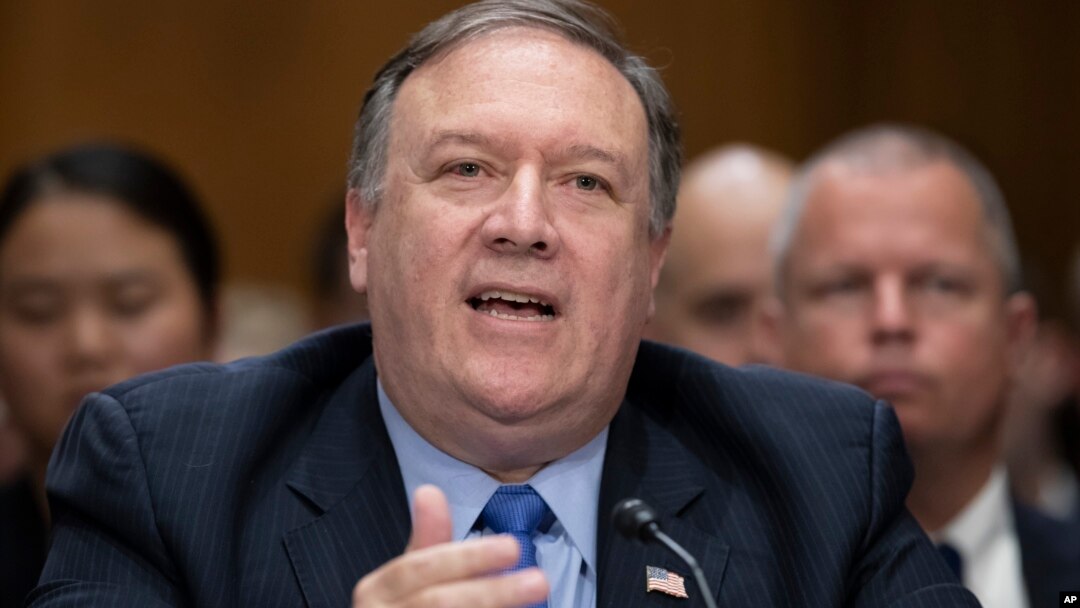 Menlu AS Mike Pompeo memberikan keterangan dalam sidang dengar pendapat Komite Hubungan Luar Negeri Senat AS (foto: dok). 