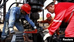 2015年3月20日委内瑞拉石油工人在工作