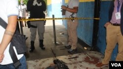 Periodistas de dos medios de comunicación en El Salvador reportaron agresiones por parte de miembros de la PNC del país cuando cubrían un hecho de violencia. [Foto cortesía Diario El Mundo]
