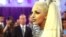 Lady Gaga se robó la atención de la ceremonia tanto por su música como por su peinado.