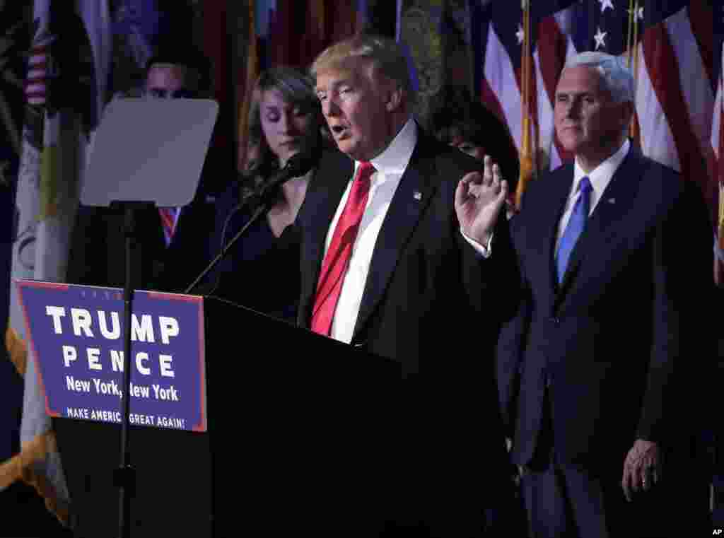 Donald Trump donne un discours après avoir été élu président des Etats-Unis, à New York, le 9 novembre 2016.