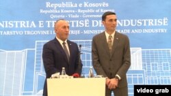 Kosovski premijer Ramuš Haradinaj i ministar trgovine Kosova Endrit Šalja