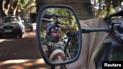 A French soldier is reflected in the mirror of a military jeep in Niono, Mali, January 20, 2013.